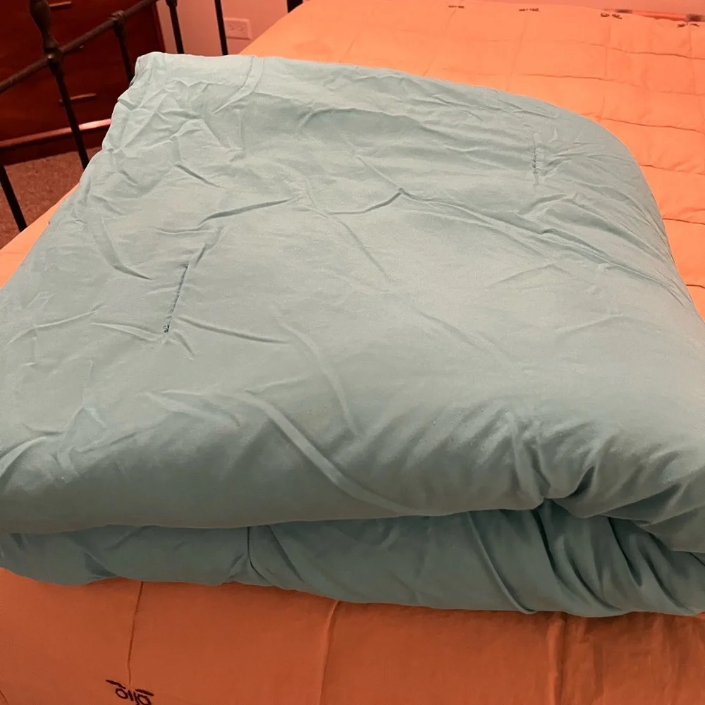 Full/Queen Comforter New Condition
